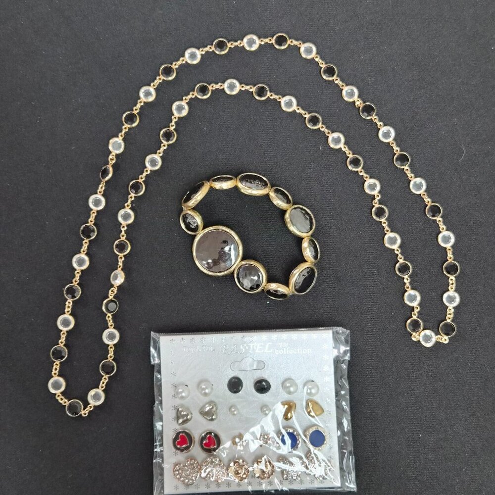 Lot of costume jewelry necklace, bracelet, and NWT stud earrings beautiful